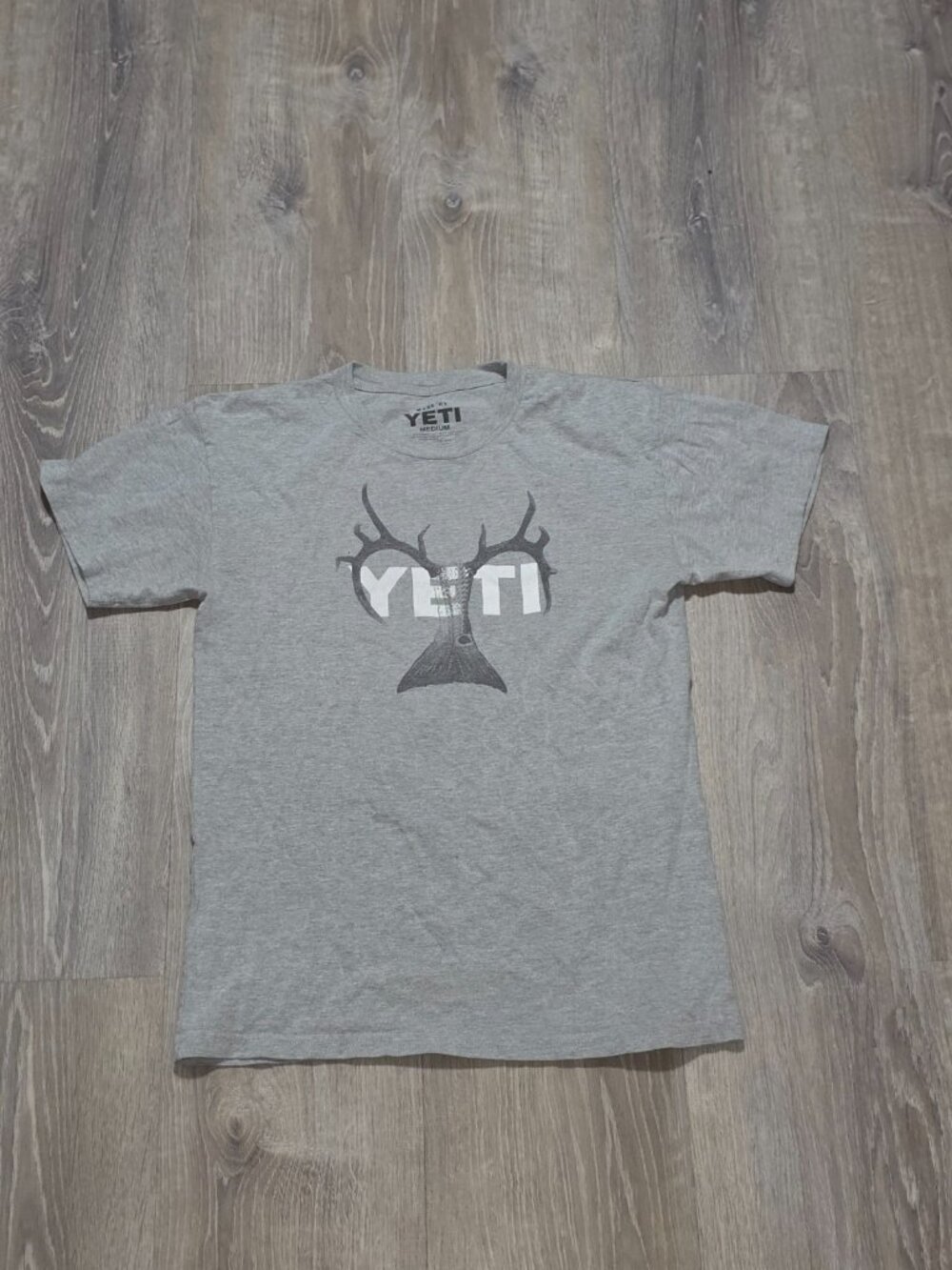 YETI Coolers Trophy Whitetail Deer Redfish Combo T-Shirt Mens Medium Grey